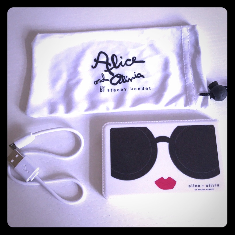Alice & Olivia charging bank